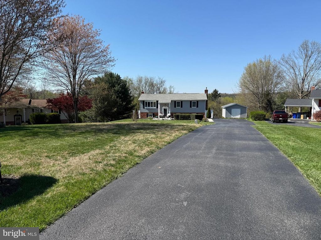 Image 6 of property listing at 5010 LEE HILL CIR, Monrovia, MD 21770