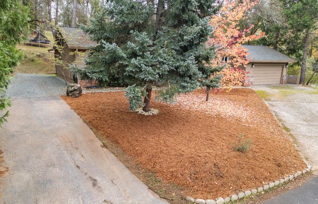 23753 Maple Ct, Auburn, CA 95602