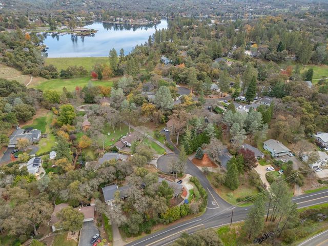23753 Maple Ct, Auburn, CA 95602