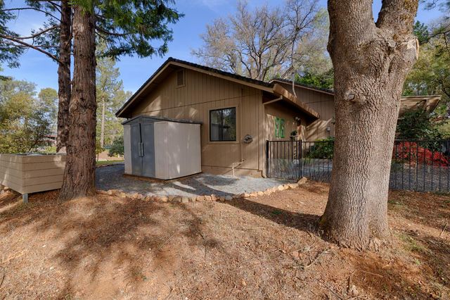 23753 Maple Ct, Auburn, CA 95602