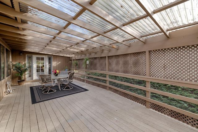 23753 Maple Ct, Auburn, CA 95602