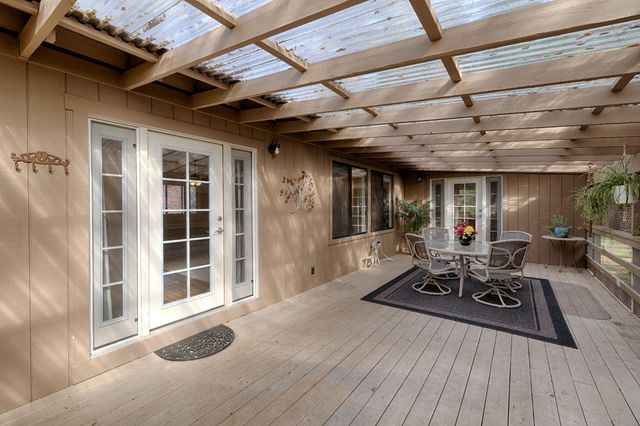 23753 Maple Ct, Auburn, CA 95602