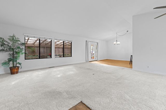 23753 Maple Ct, Auburn, CA 95602