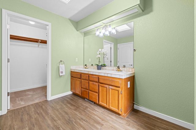 23753 Maple Ct, Auburn, CA 95602