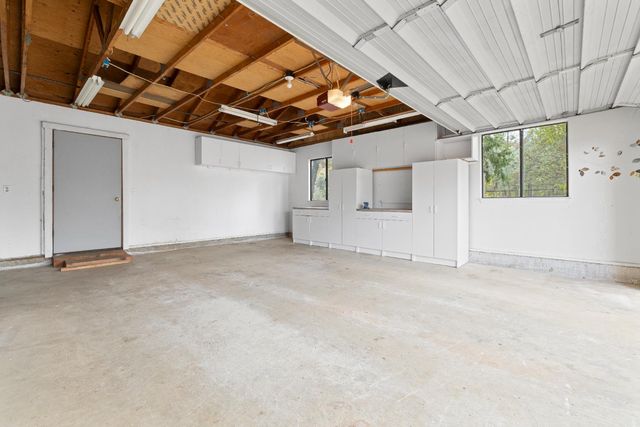 23753 Maple Ct, Auburn, CA 95602