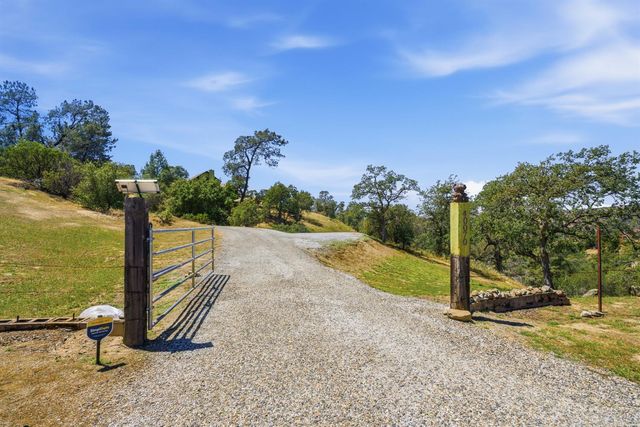 40070 Lilley Mountain Drive, Coarsegold, CA 93614
