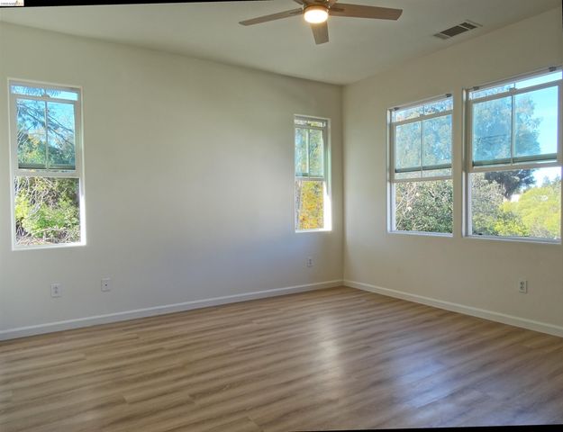 1150 Summer Ln, Richmond, CA 94806