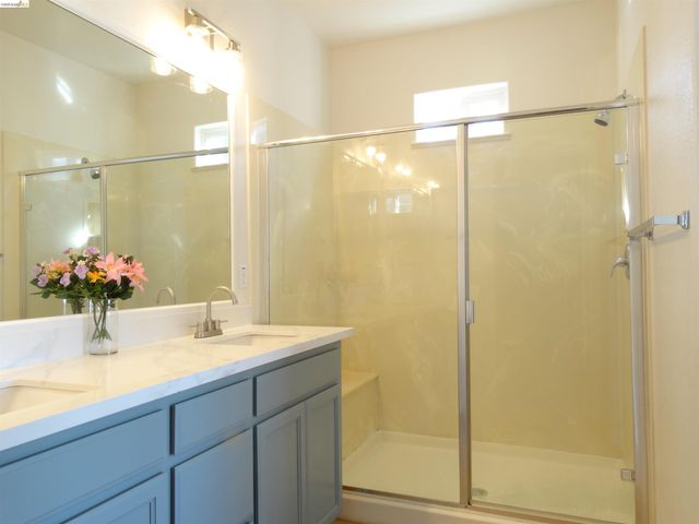 1150 Summer Ln, Richmond, CA 94806