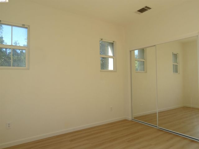 1150 Summer Ln, Richmond, CA 94806