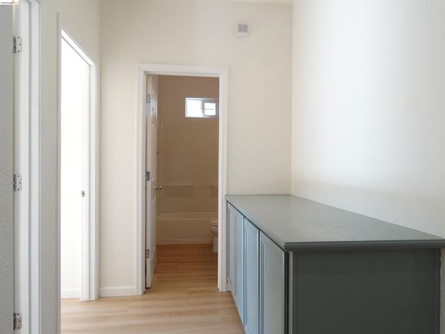 1150 Summer Ln, Richmond, CA 94806