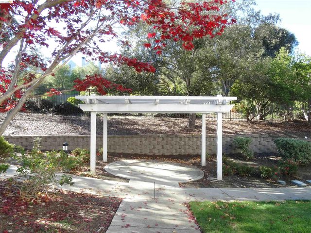 1150 Summer Ln, Richmond, CA 94806