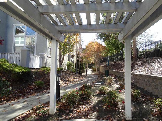 1150 Summer Ln, Richmond, CA 94806