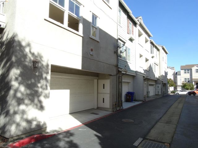 1150 Summer Ln, Richmond, CA 94806
