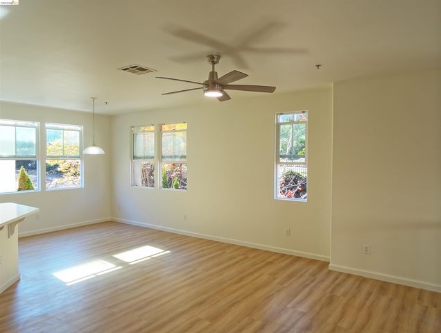 1150 Summer Ln, Richmond, CA 94806