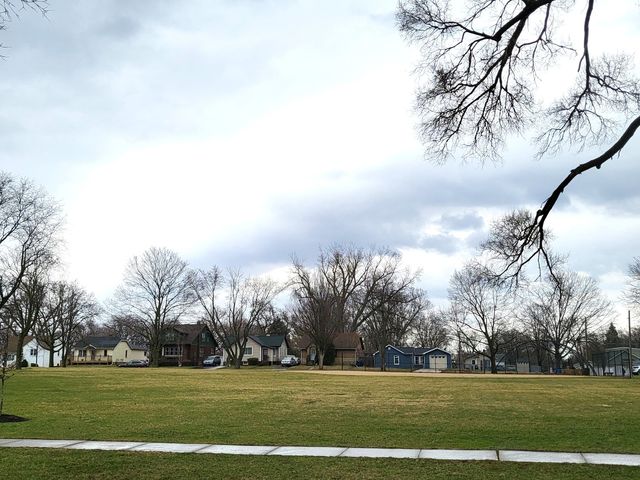 200 N 2nd Avenue, Villa Park, IL 60181