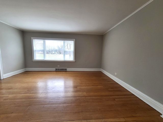 200 N 2nd Avenue, Villa Park, IL 60181