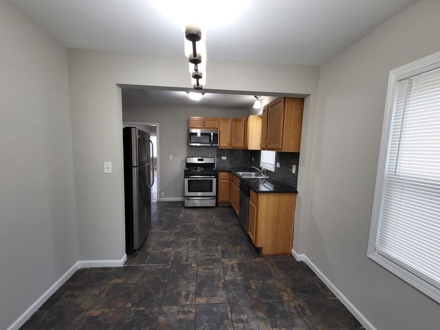 200 N 2nd Avenue, Villa Park, IL 60181