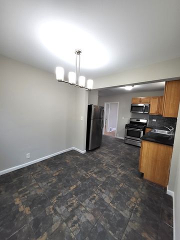 200 N 2nd Avenue, Villa Park, IL 60181