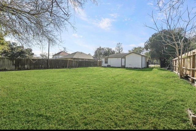 8137 Wetherby Lane, Houston, TX 77075