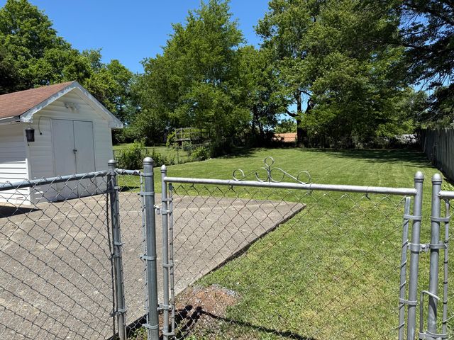 1513 E Irvine Street, Richmond, KY 40475