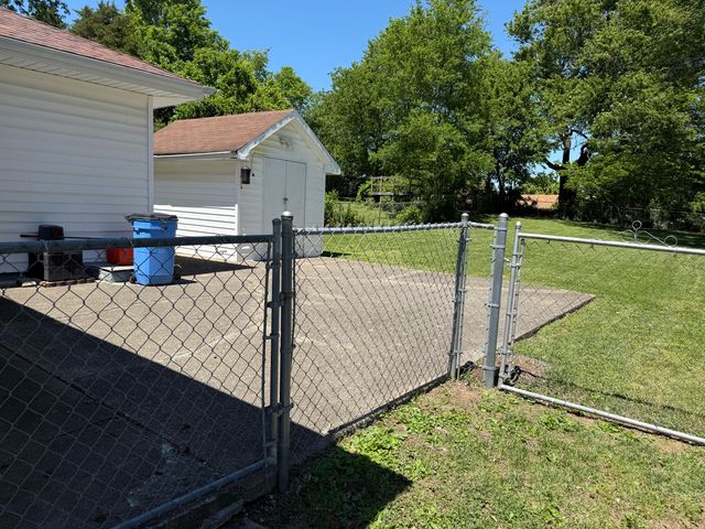 1513 E Irvine Street, Richmond, KY 40475