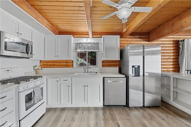 31041 Wild Oak, Running Springs, CA 92382