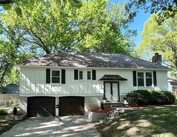 10806 W 96th Street, Overland Park, KS 66214