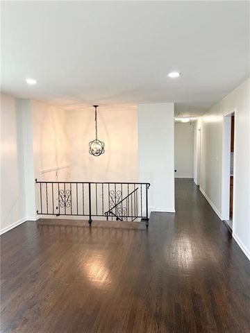 10806 W 96th Street, Overland Park, KS 66214