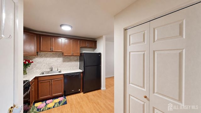 713 Cricket Lane, Woodbridge Proper, NJ 07095