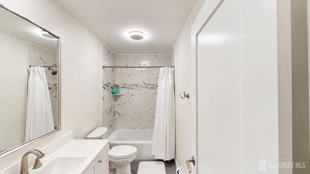 713 Cricket Lane, Woodbridge Proper, NJ 07095