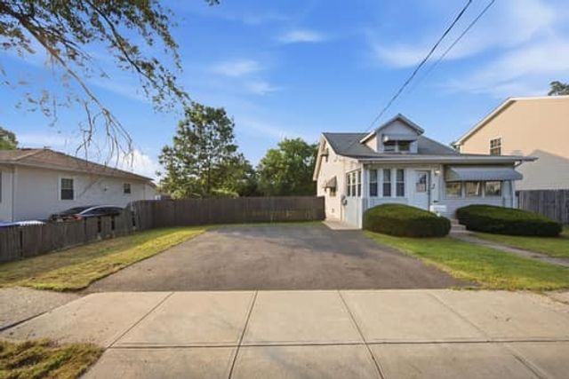 42 Riverview Avenue, Pawtucket, RI 02860