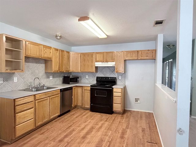 142 Nuuanu LN, Bastrop, TX 78602