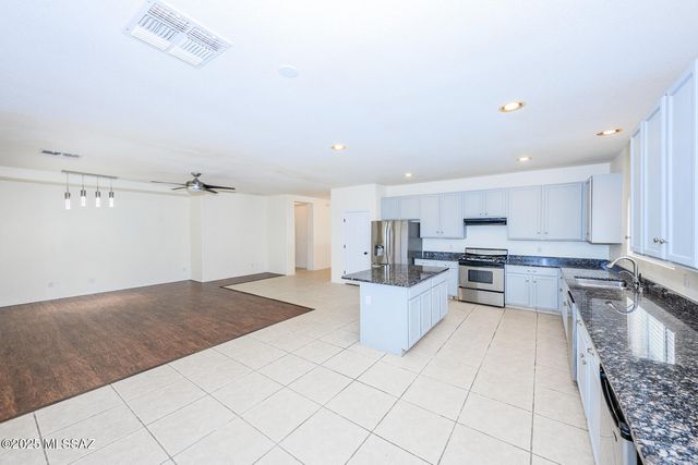 13564 E diablo creek Drive, Vail, AZ 85641