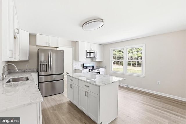 18246 WHITE PINE DR, Milford, VA 22514