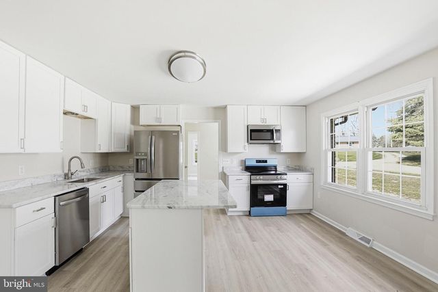 18246 WHITE PINE DR, Milford, VA 22514
