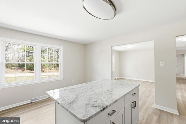 18246 WHITE PINE DR, Milford, VA 22514