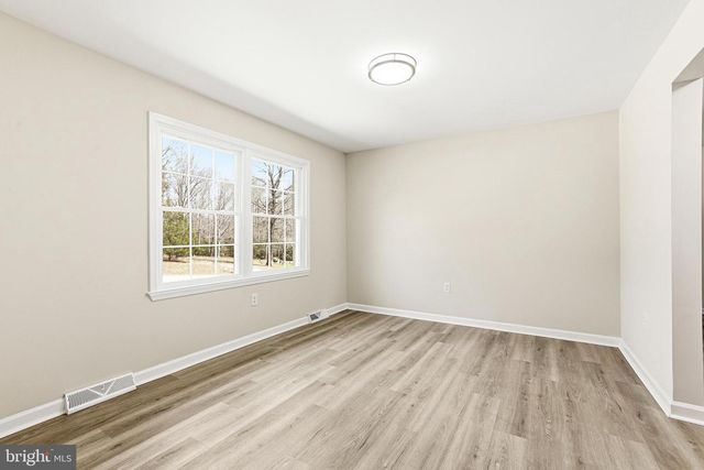 18246 WHITE PINE DR, Milford, VA 22514