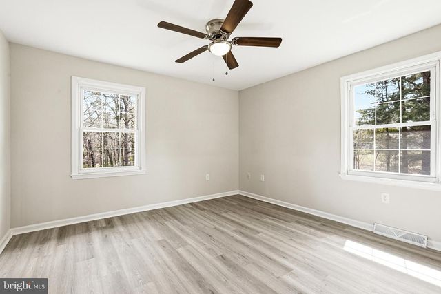 18246 WHITE PINE DR, Milford, VA 22514