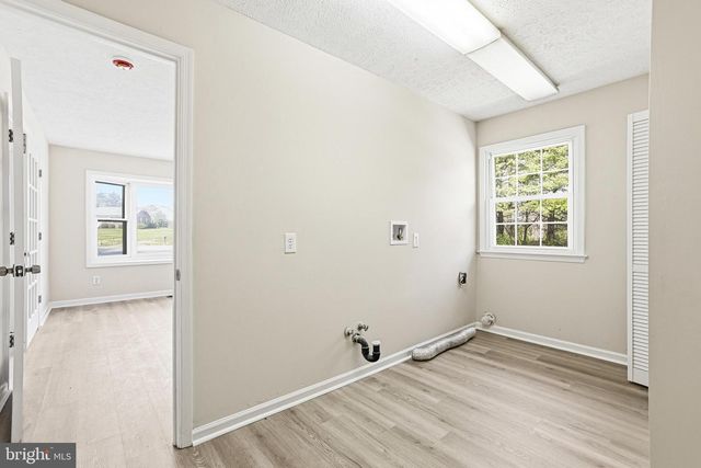 18246 WHITE PINE DR, Milford, VA 22514