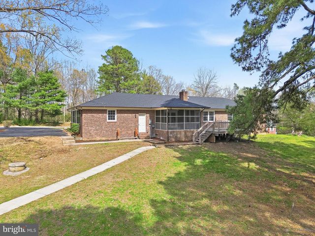 18246 WHITE PINE DR, Milford, VA 22514