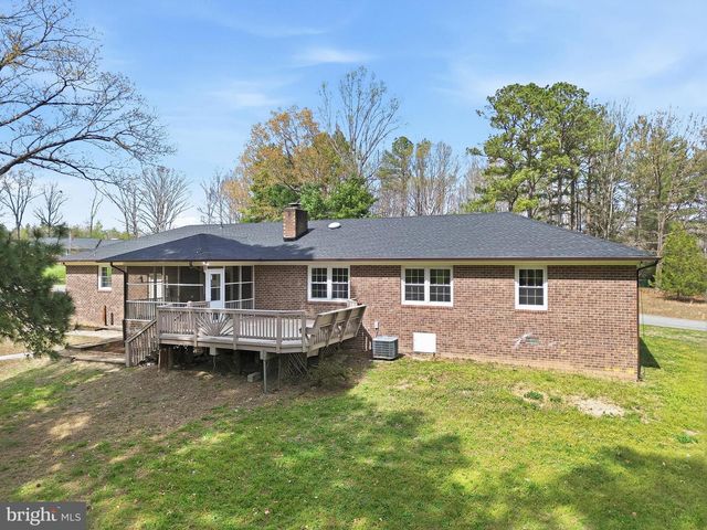 18246 WHITE PINE DR, Milford, VA 22514