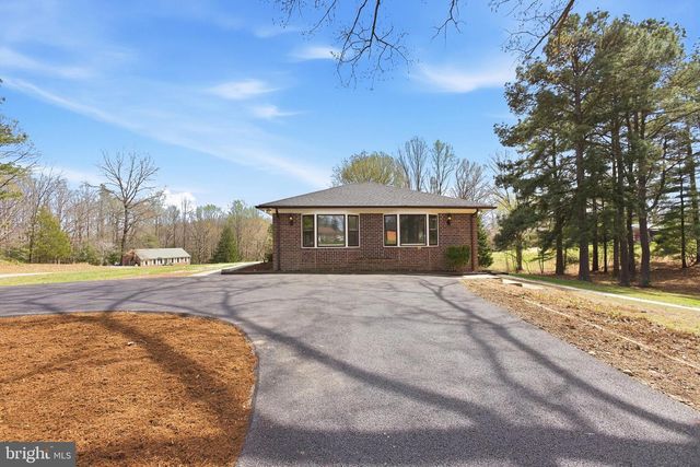 18246 WHITE PINE DR, Milford, VA 22514