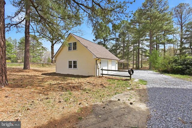 18246 WHITE PINE DR, Milford, VA 22514
