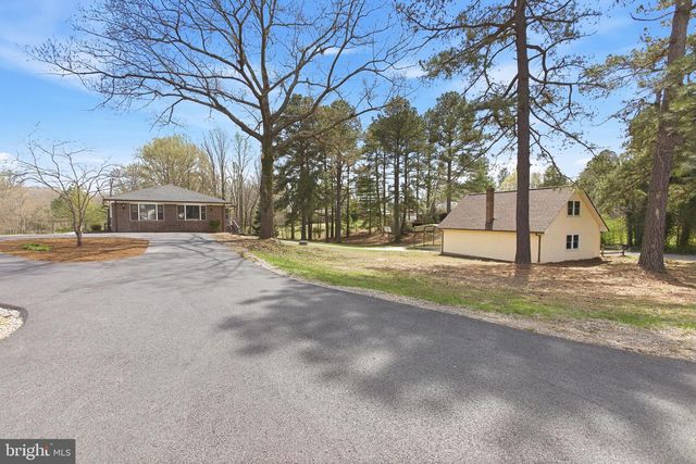 18246 WHITE PINE DR, Milford, VA 22514