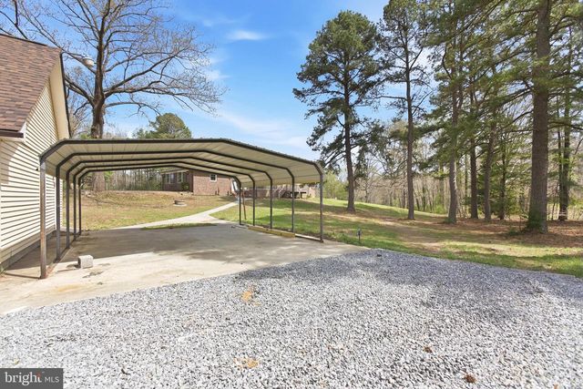 18246 WHITE PINE DR, Milford, VA 22514