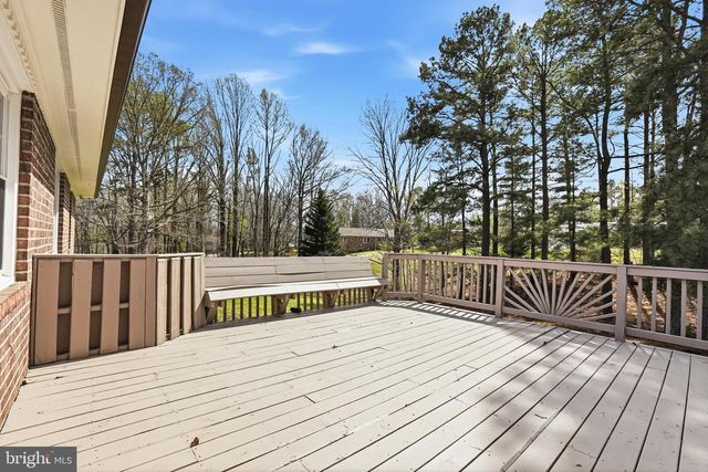 18246 WHITE PINE DR, Milford, VA 22514