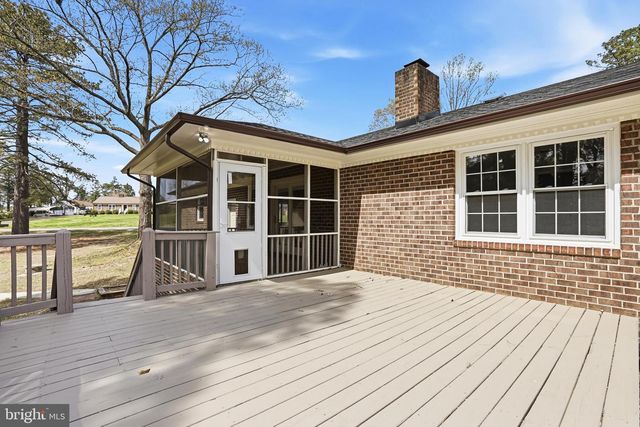 18246 WHITE PINE DR, Milford, VA 22514
