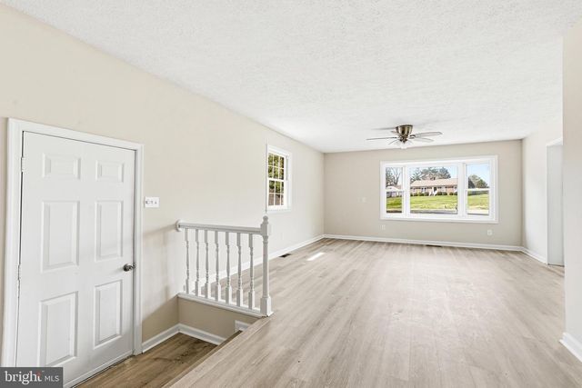 18246 WHITE PINE DR, Milford, VA 22514