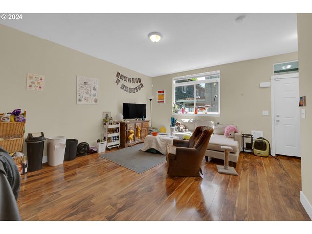 1857 PEARL St, Eugene, OR 97401