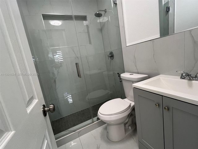 5470 W 8th Ln, Hialeah, FL 33012